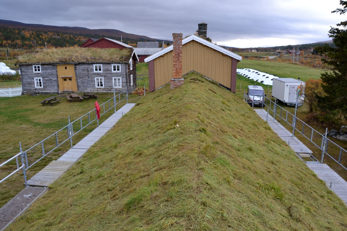 Legging av torvtak. Oddentunet