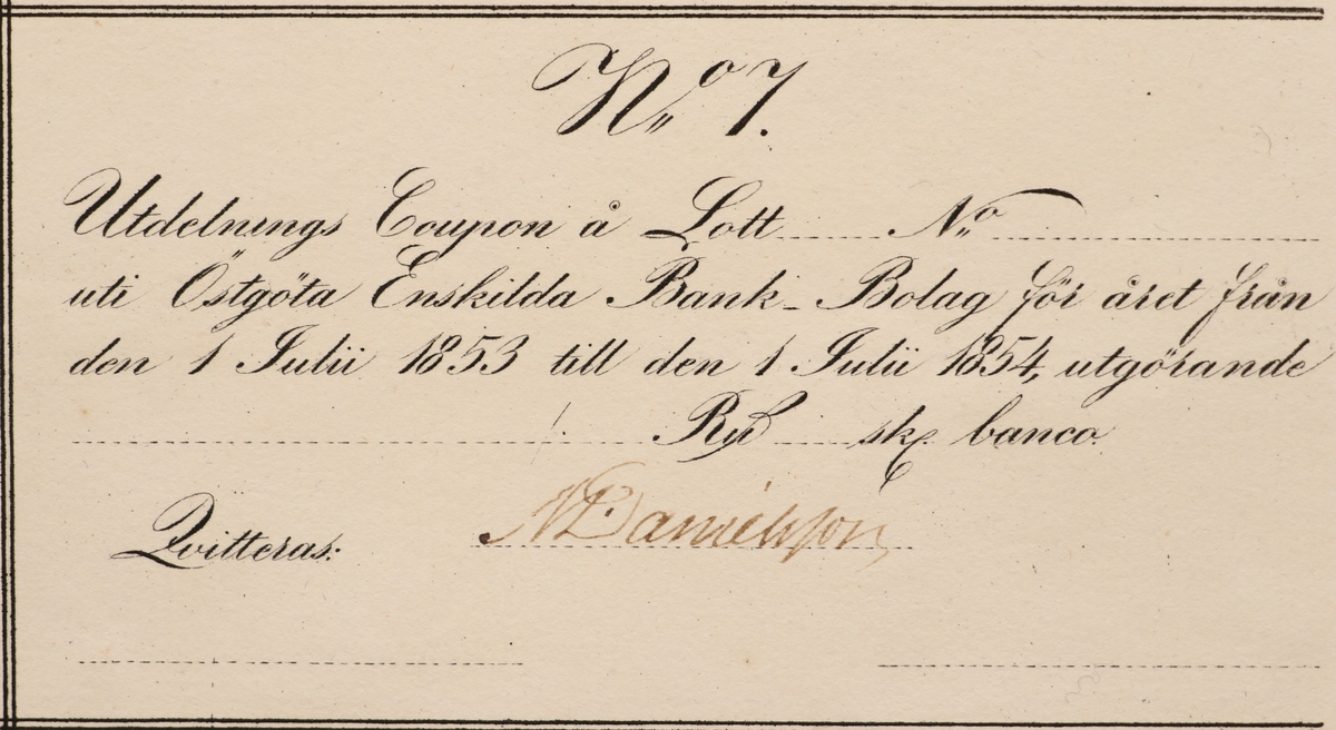 Aktiebrev från 1847 för aktier i Öst Göta Bank. Pappret är i form av ett fyrsidigt "häfte", fram- och baksida samt mittuppslag. På framsidan är själva aktiebrevet och signaturer från nio personer. Detta aktiebrev är inte ifyllt med en aktieägare. Mittuppslaget är till för förteckning av inbetalningar och baksidan är kuponger för utdelning av vinst.
Tillstånd vid förvärv: Vikmärke horisontellt i mitten av brevet, klisterlapp högst upp på baksidan efter att pappret varit uppklistrad på en tavla.