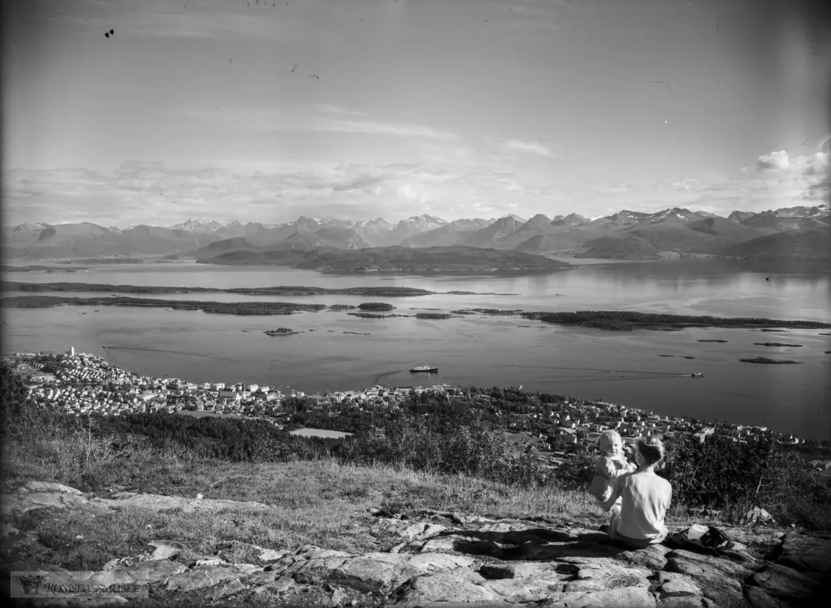 "Molde sett fra Varden".