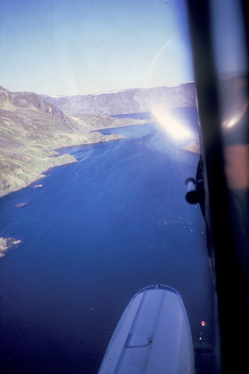 I sjøfly over Kamøyvær i Nordkapp kommune, 1974