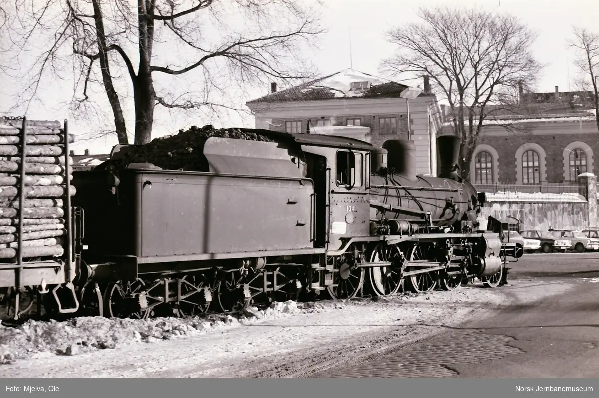 Damplokomotiv 18c 134 under transport på Havnebanen i Oslo