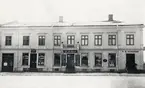 P.N. Perssons hus i hörnet Kungsgatan - Storgatan. cirka 1923