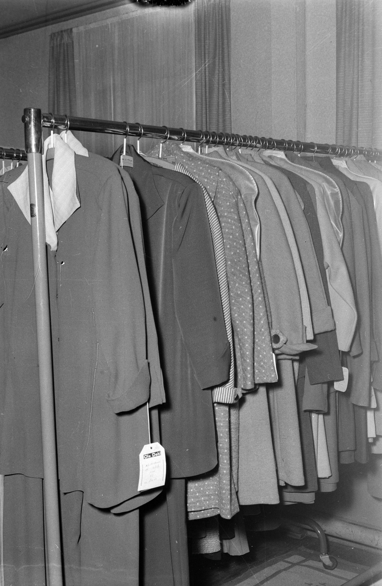 Salgsvarer i butikken hos Ole Dahl