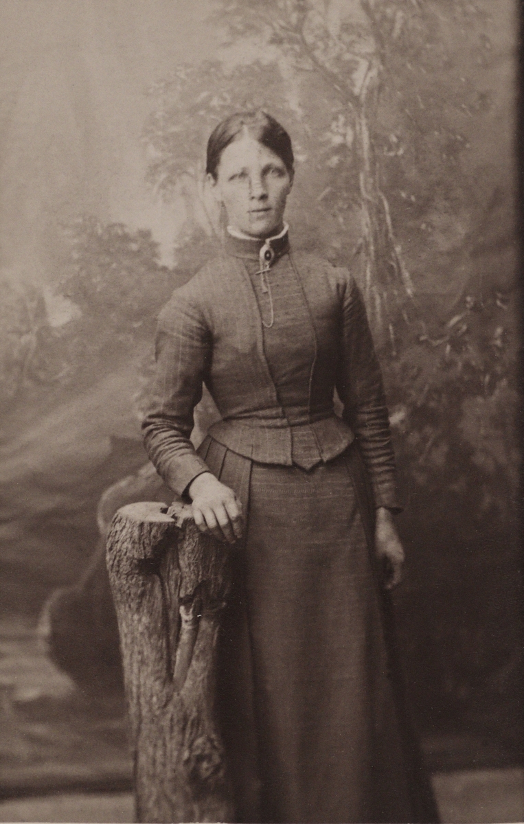 Thea Medalen f. 1856, gift Røgeberg på Korpmoen, Kongsberg.