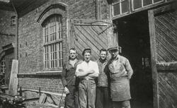 Smedar på Odda Smelteverk kring 1928.