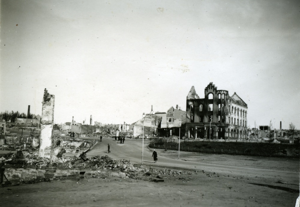 Bodø sentrum i ruiner etter bombingen i 1940.