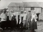 Sällskap. Mannen är troligen Ansgar Betulander. Sommaren 1916. Ur album.