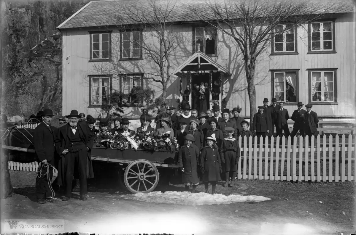 46. Begravelse fra Tonberg. 15.04.1916. Kan være Laurits Tonberg sin mor Berit Bendiksdatter Reistad sin begravelse.
