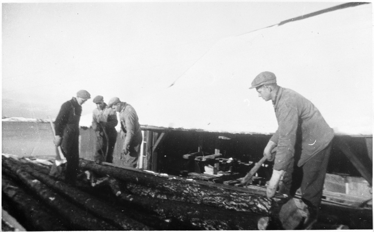 Saging av tømmer under 2.vk