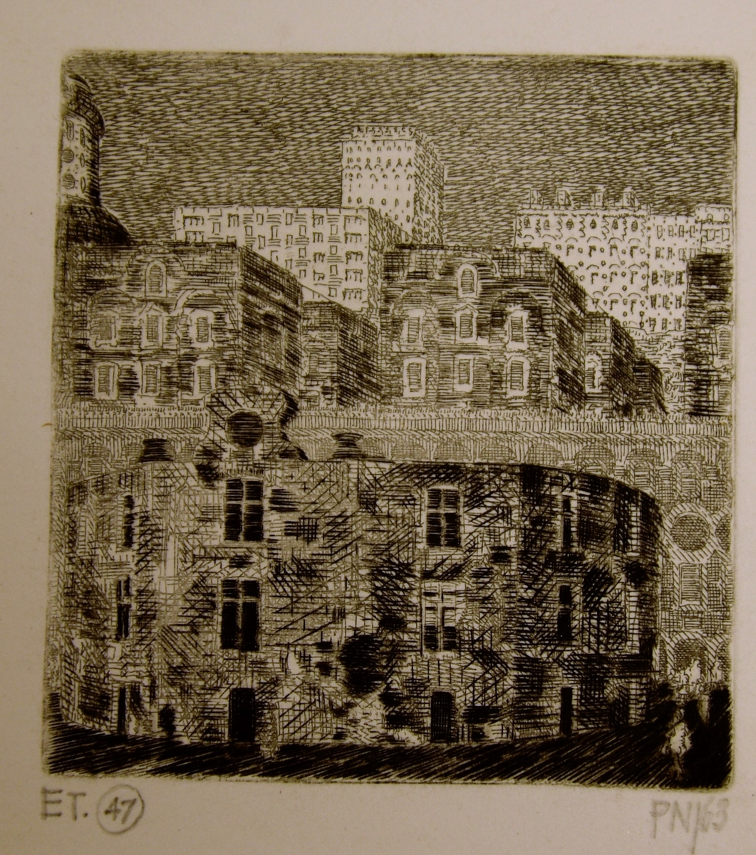 Stadsmotiv med byggnader i den övre delen av bilden. I den undre delen av bilden speglas byggnaderna mot vattenytan.