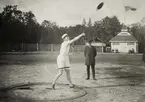 SM i femkamp på Strömvallen i Gävle, 1908. Hugo Wieslander kastar diskus och vinner.