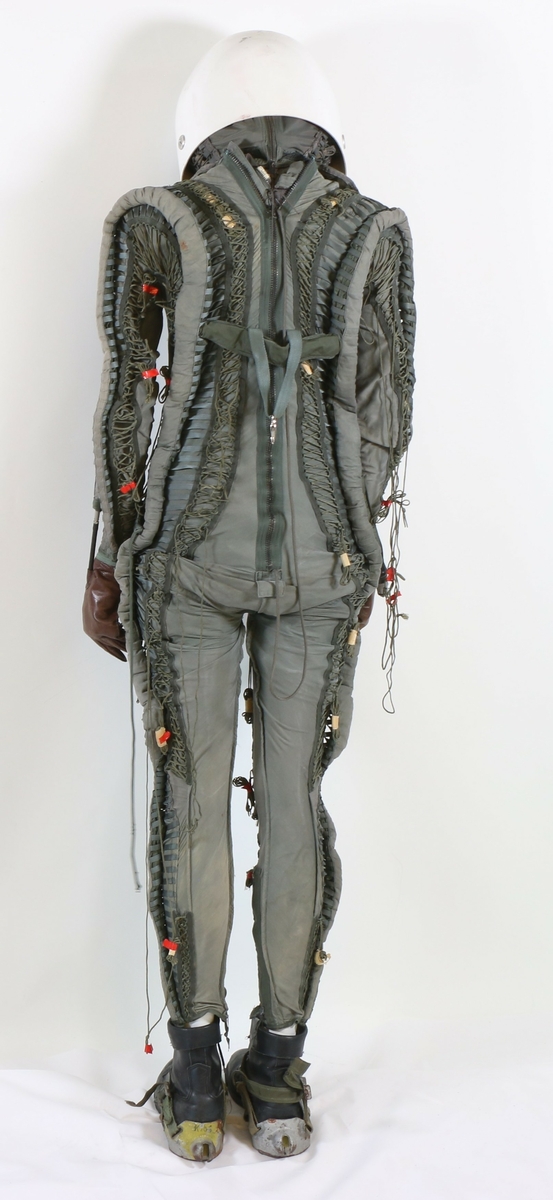 Flightsuit montert på modelldukke.