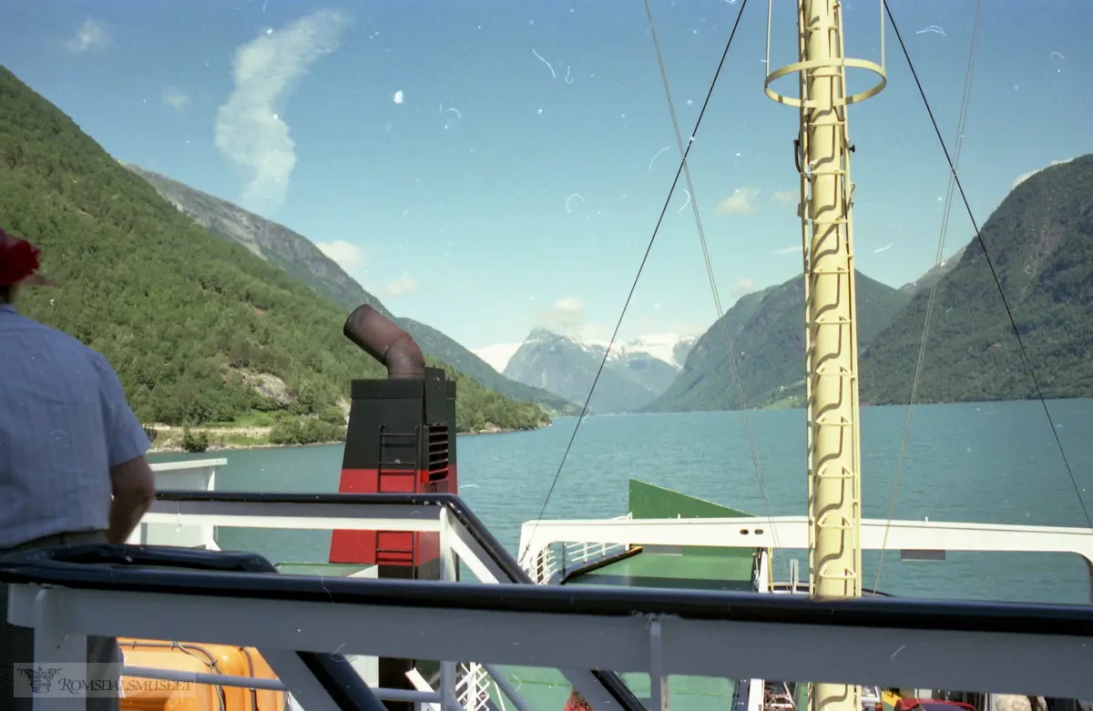 Ferga fra Vangsnes- Dragsvik, Sognefjorden.