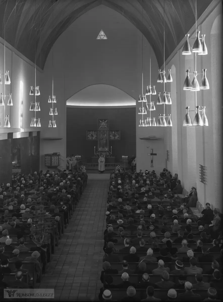 Fra innvielsen av Molde Domkirke 01/12/1957.