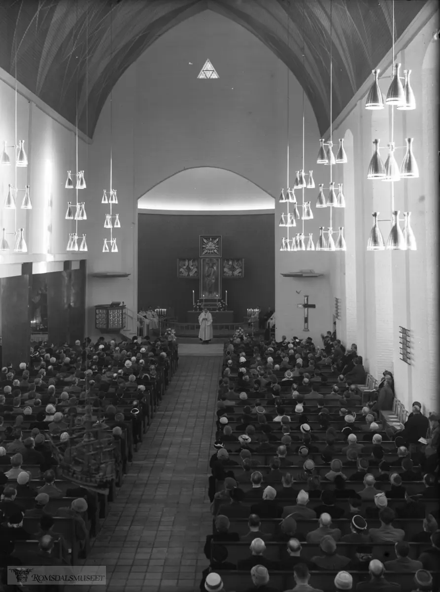 "Nr 16".Fra innvielsen av Molde Domkirke 01/12/1957.