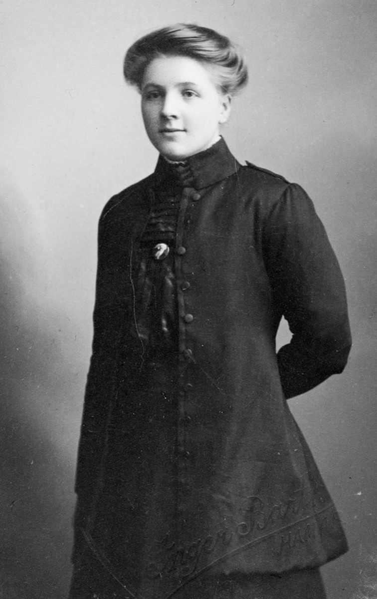 Karo Stenberg, portrett. En av de første frelsessoldatene på Hamar.