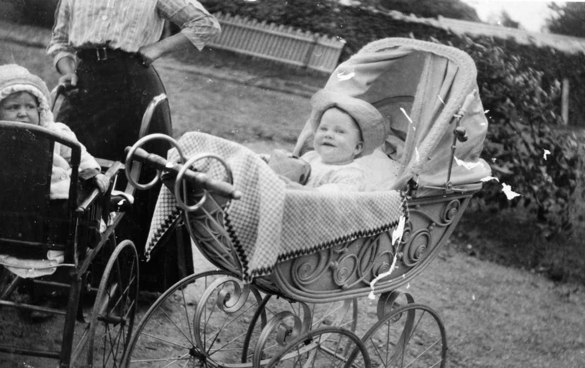 Ole Andreas Christiansen, barnevogn, Strandgata, Hamar.