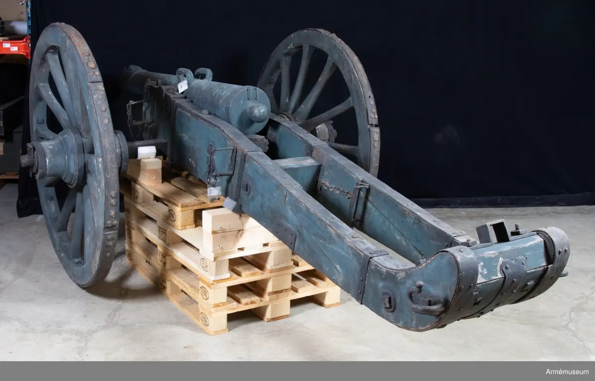 Grupp A:I.

Namn: "Grave" (allvarsam).

Kaliber 9,8 cm. Loppets rel. längd 16 kal. Vikt 400 kg.