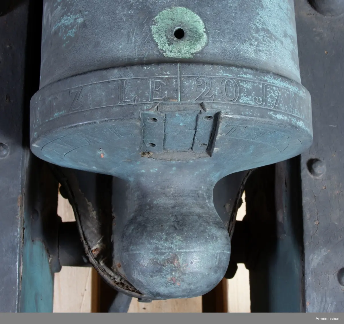 Grupp A:I.

Namn: "Grave" (allvarsam).

Kaliber 9,8 cm. Loppets rel. längd 16 kal. Vikt 400 kg.