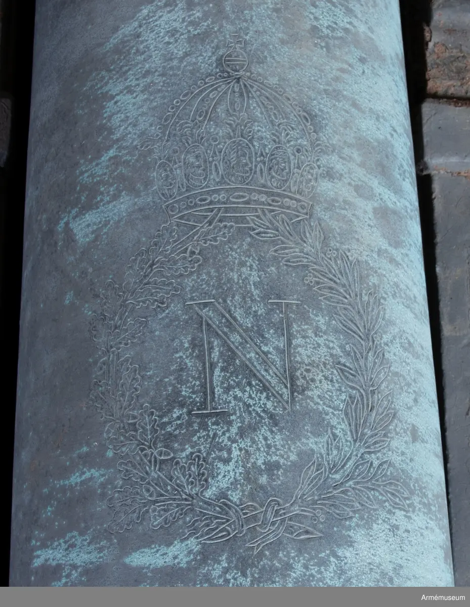 Grupp A:I.

Namn: "Grave" (allvarsam).

Kaliber 9,8 cm. Loppets rel. längd 16 kal. Vikt 400 kg.