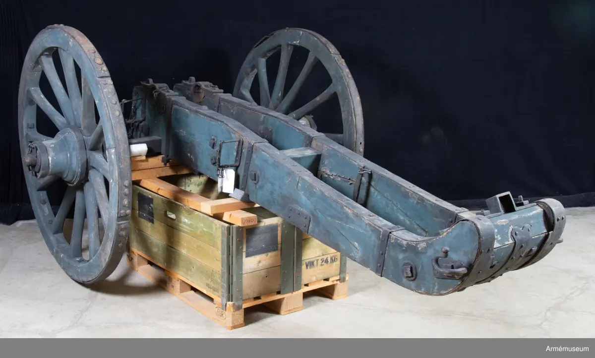 Grupp A:I.

Namn: "Grave" (allvarsam).

Kaliber 9,8 cm. Loppets rel. längd 16 kal. Vikt 400 kg.