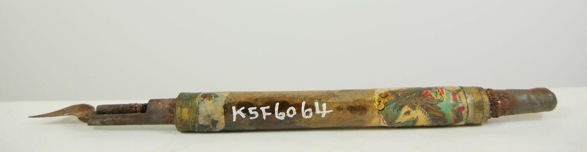 Enhjørning med faner i bakgrunnen. 