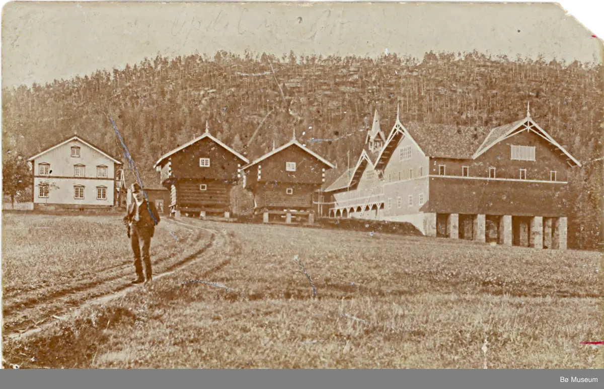 Uvdal gard, Bø i Telemark.