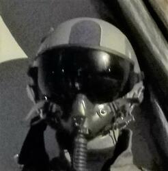 Flyverhjelm med oksygenmaske