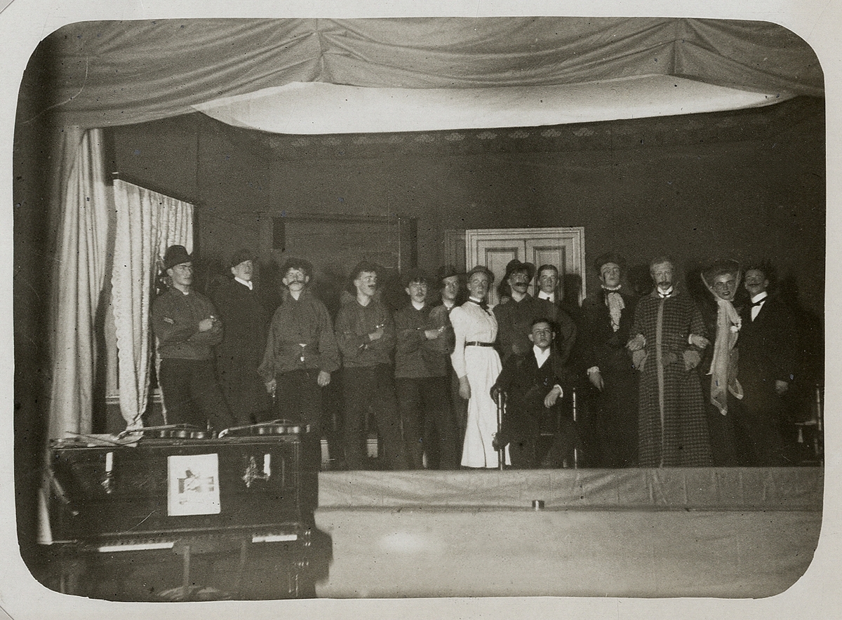 Amatörteater i gymnasieföreningen Heimdahls regi på Växjö högre allmänna läroverk, 1909.