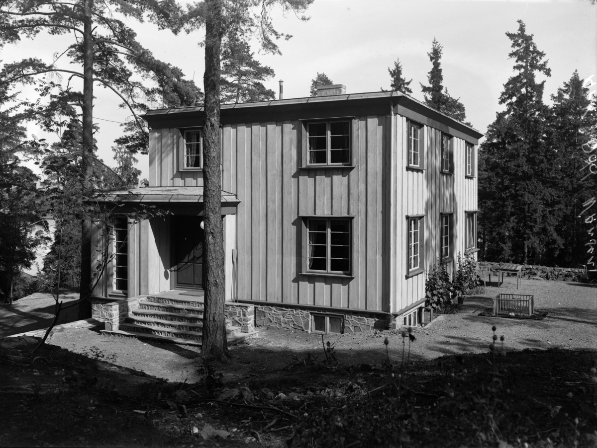 Villa av arkitekt Odd Nansen på usikkert sted i Oslo eller Osloområdet