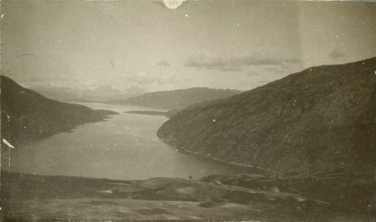 Troligen Beisfjord med utsikt mot Narvik.