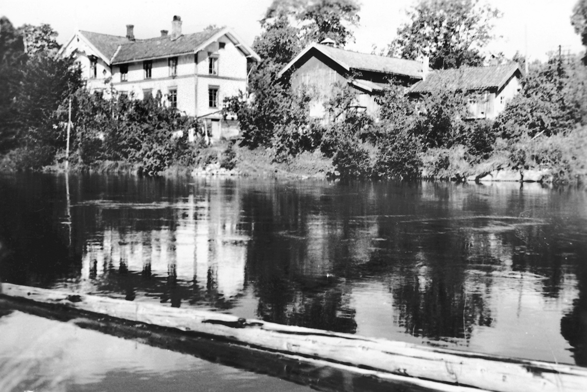 Åheim med den gamle brua