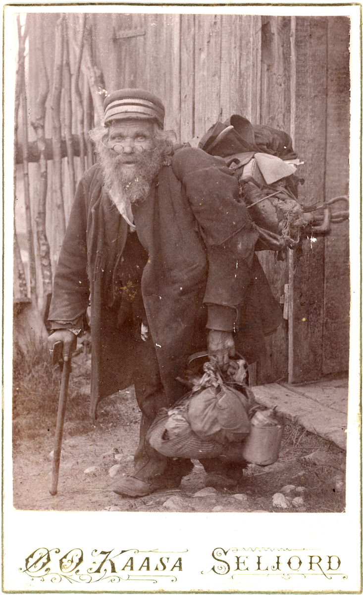 Eilev O. Bråtene, "Bråtenekongen", fotografert med full oppakning.