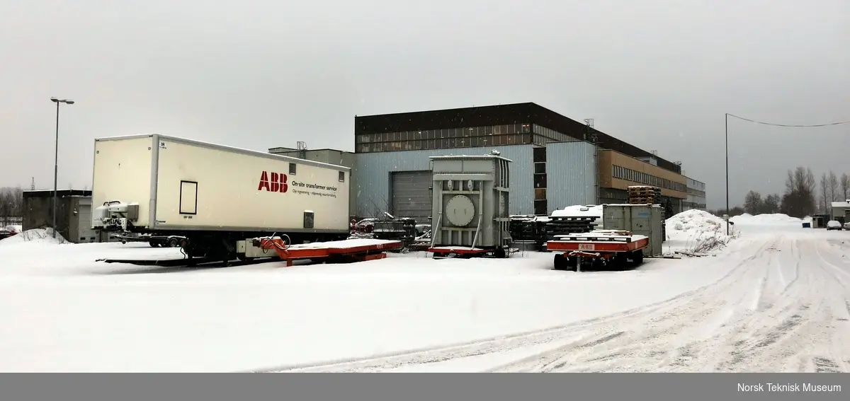 Østre ende av industriområdet, hall 29 og hall 28 bakenfor til venstre. Hall 29 hadde også garderobe- og kantinefunksjoner for arbeiderne.