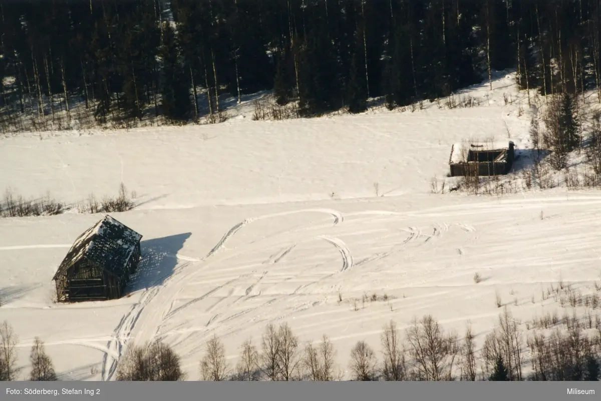 Helikopterbild. Ängslada.