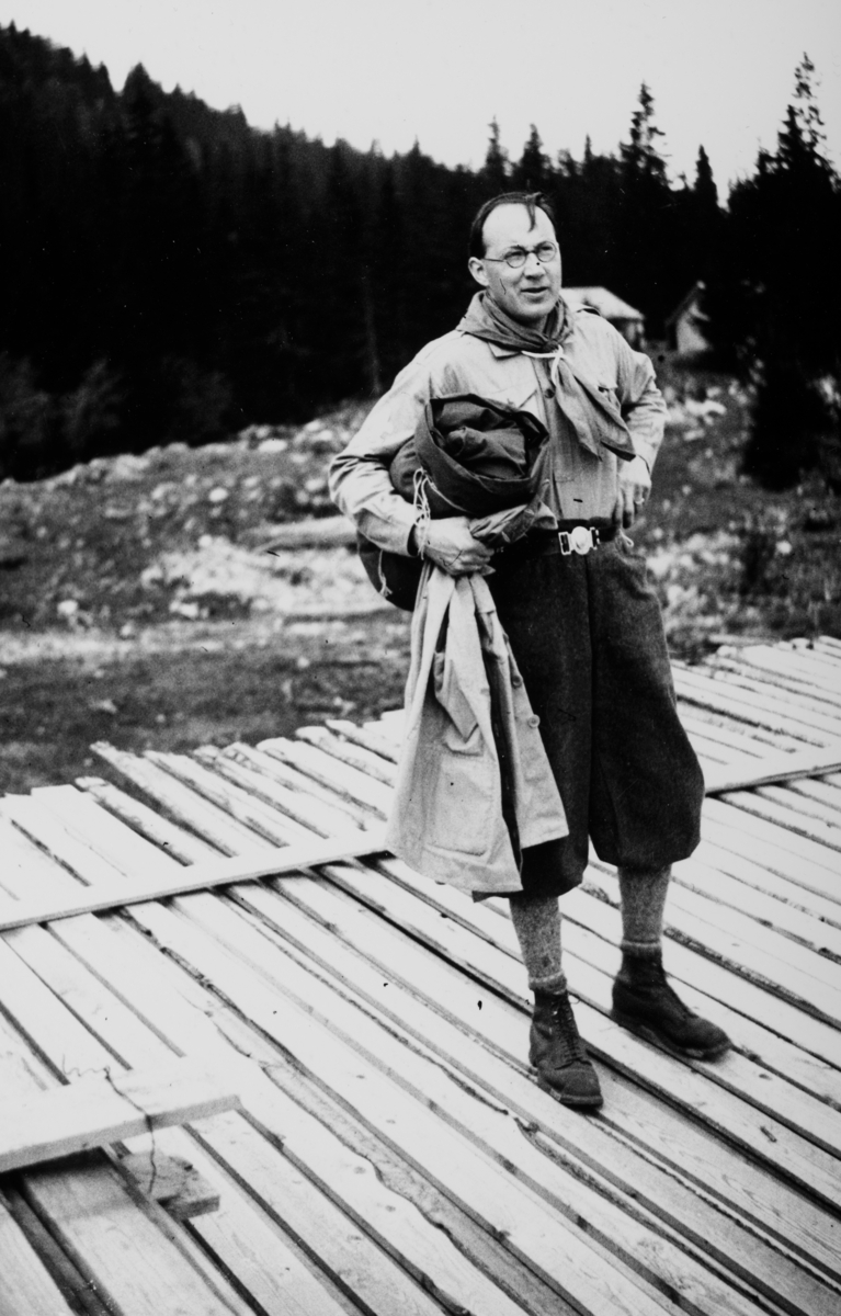 Henry Dørum, Bergsjøen 1933, speiderleder, Hamar 3.dje tropp.