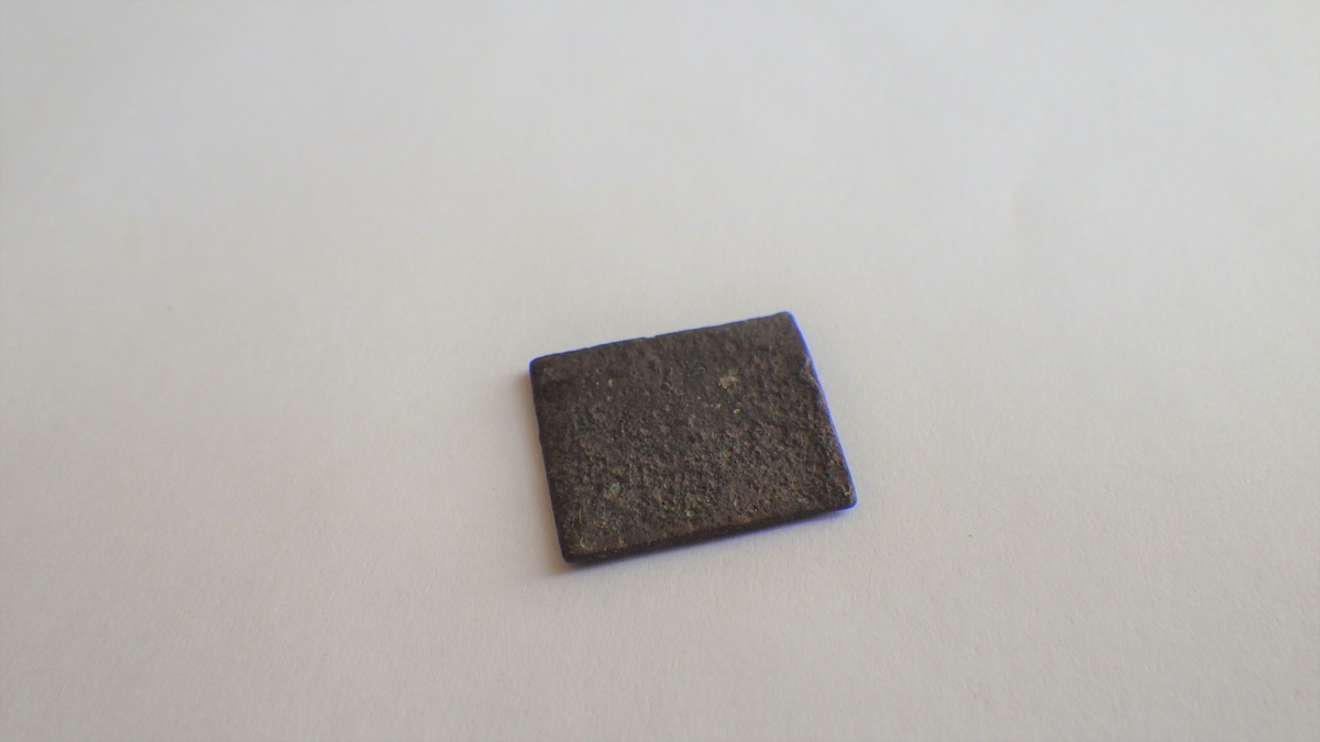 MALV: 15*16, 5 MM, VEKT 2, 0935 G, UTSTANSET AV EN PLATE. REKTANGULÆR PLATE UTEN STEMPEL