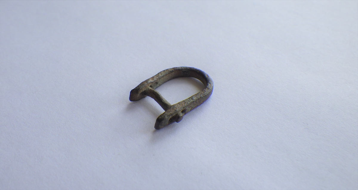MALV: L. 17 MM, B. 11 MM. B. PÅ METALL 3 MM
