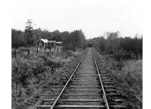 Fotodokumentation när järnvägslinjen Varberg-Ätran revs. Bilderna är från området mellan Värnamovägen (153:an) och bostadsbebyggelsen på Håsten.