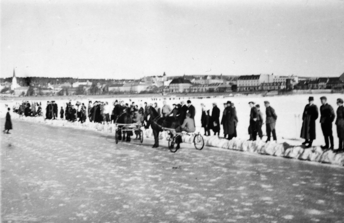 Travløp på Mjøsisen, Hamar under andre verdenskrig.