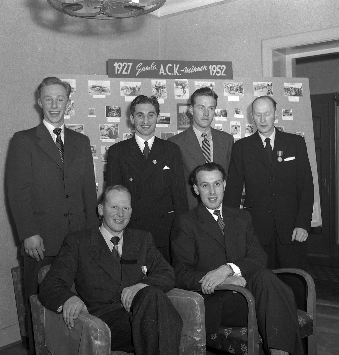 Alingsås Cykelklubb 1927-1952.  Nov 1952

Uppgifterna nedan från Bert Andersson:

Stående från vänster:
- Bert 'Pota' Andersson (charkuteribiträde hos Douglas Melins Charkuteri, Kungsgatan)
- 'Kalle Fanni' riktigt namn okänt
- okänd (troligtvis besök från Borås)
- Wilhelm Bernhardt

Sittande från vänster:
- Bertil Benseryd (en av fyra bröder; övriga Erik, Nisse, Sven)
- Sven Kronberg (Kronbergs Karamellfabrik)