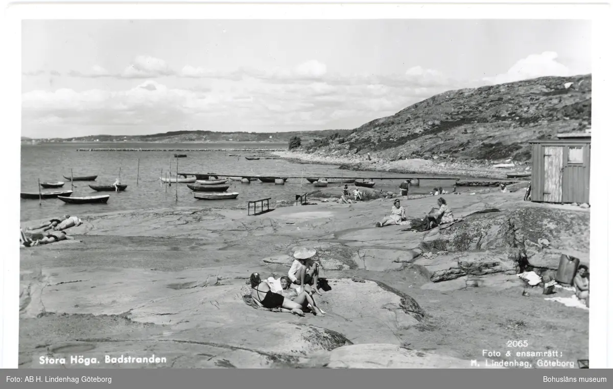 Tryckt text på kortet: "Stora Höga. Badstranden."