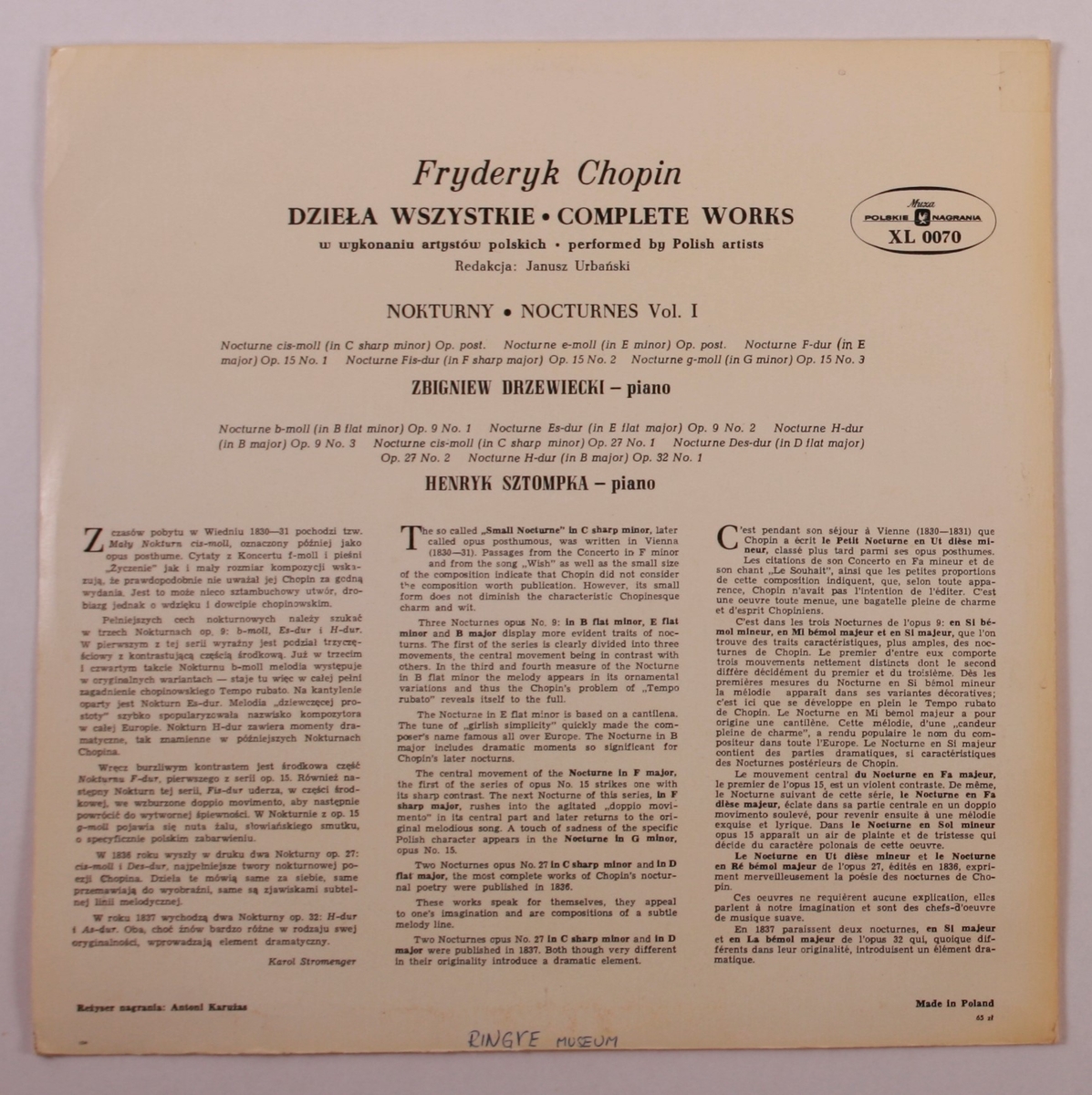 Grammofonplate i svart vinyl og plateomslag i papp. Plata ligger i en plastlomme.
