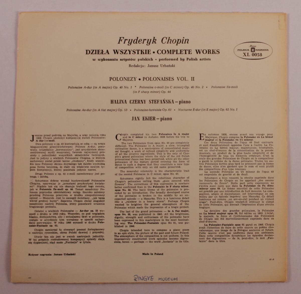 Grammofonplate i svart vinyl og plateomslag i papp. Plata ligger i en plastlomme.
