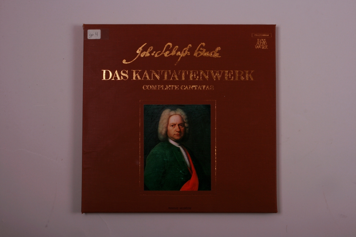 Grammofonplater i svart vinyl og plateboks i papp. Notehefte og to informasjonshefter.
