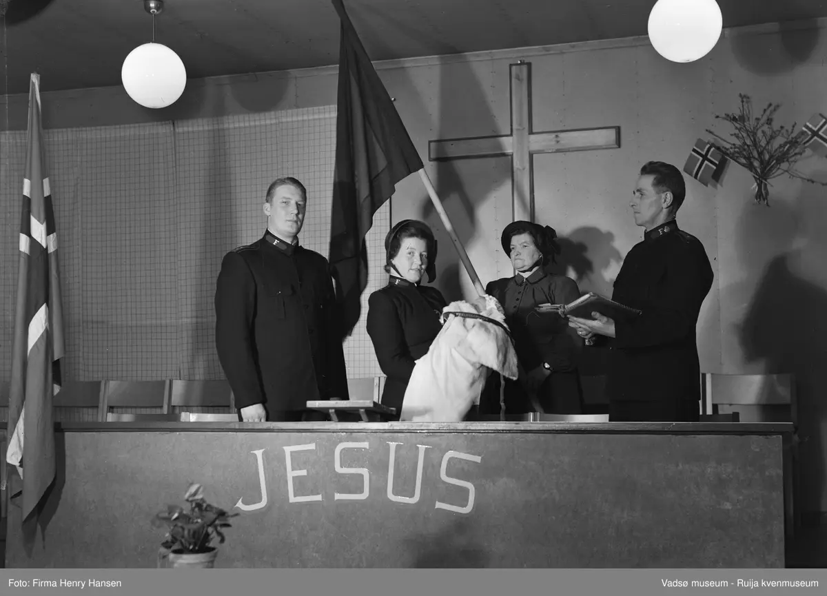 Vadsø 18.5.1951. Barnedåp i Frelsesarmeens lokaler