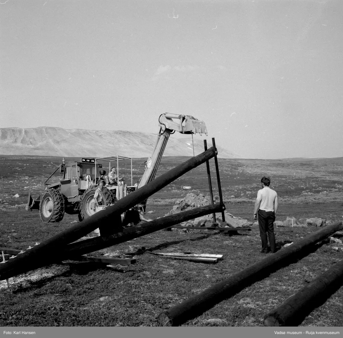 A/S Linjebygg. Anleggsarbeid; Oppsett og montering av master i Tana 1972.