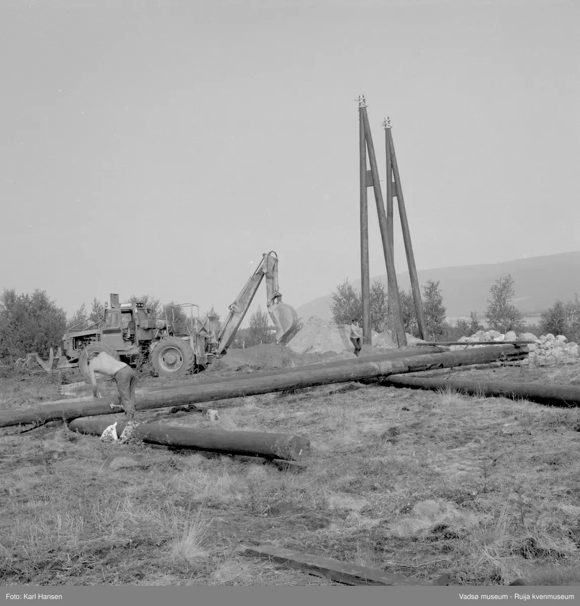 A/S Linjebygg. Anleggsarbeid; Oppsett og montering av master i Tana 1972.