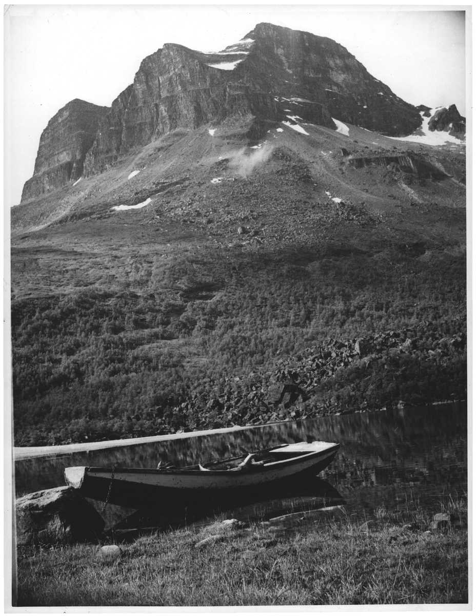 Mektige Skarstind, lille nøtteskall