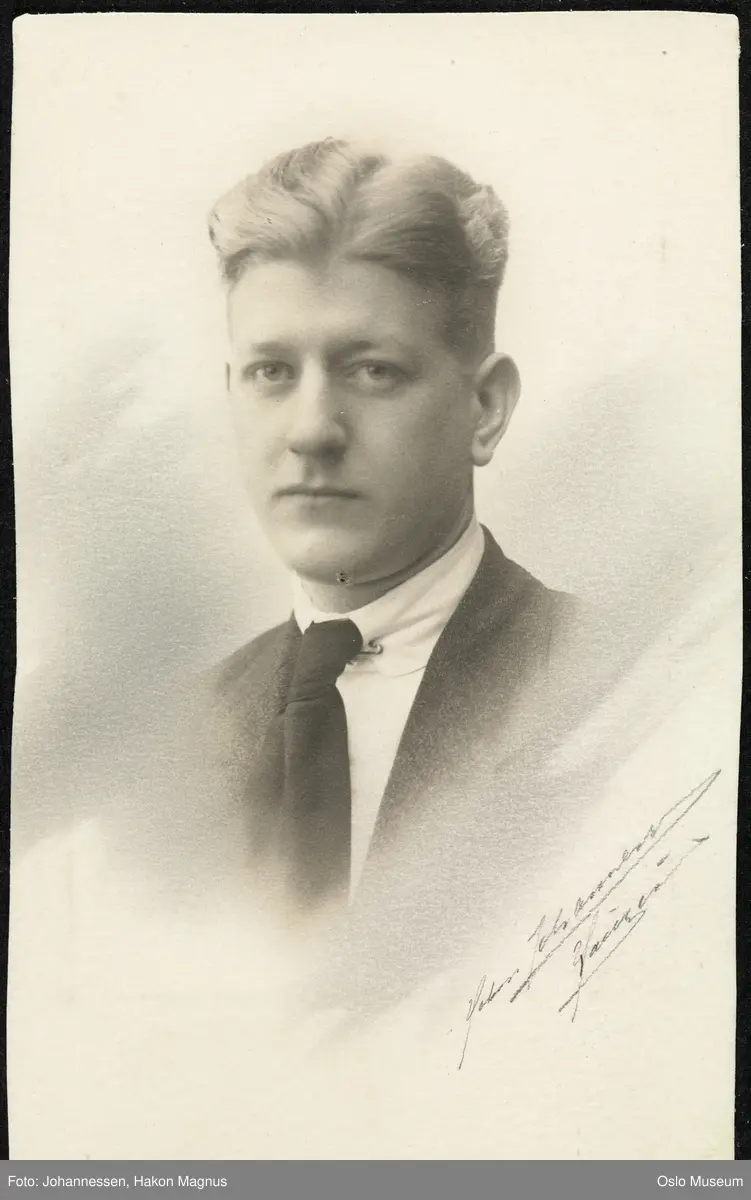 portrett, mann, bankkasserer, vignettert brystbilde